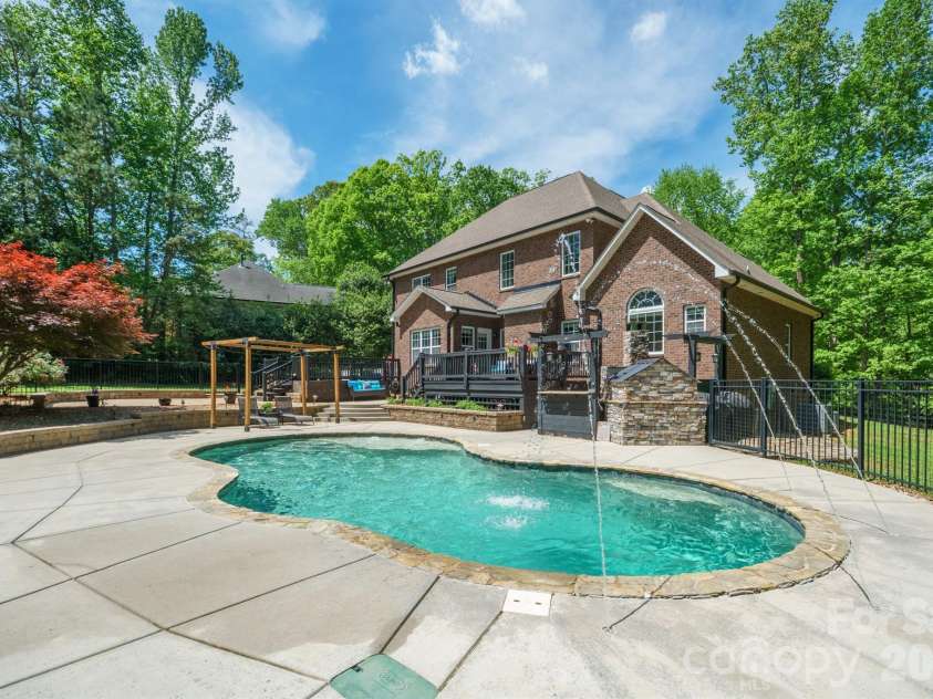 516 Shady Oaks Drive, Stanley, NC 28164.  MLS# CAR4371779, YatesRealty ID 15576. 