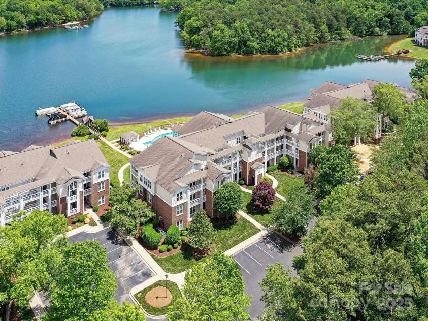 930 Jetton Street, Davidson, NC 28036.  MLS# CAR4258330, YatesRealty ID 15576. 