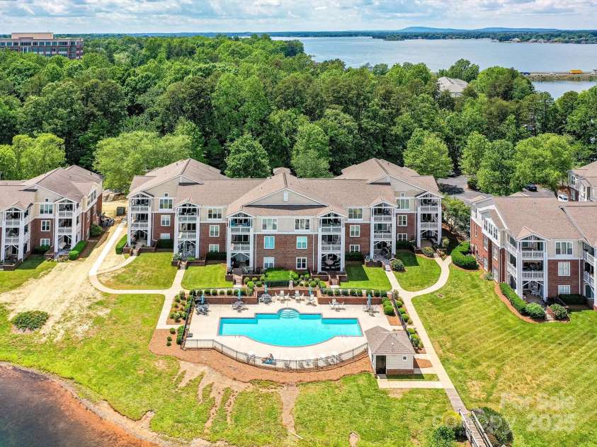 930 Jetton Street, Davidson, NC 28036.  MLS# CAR4258330, YatesRealty ID 15576. 