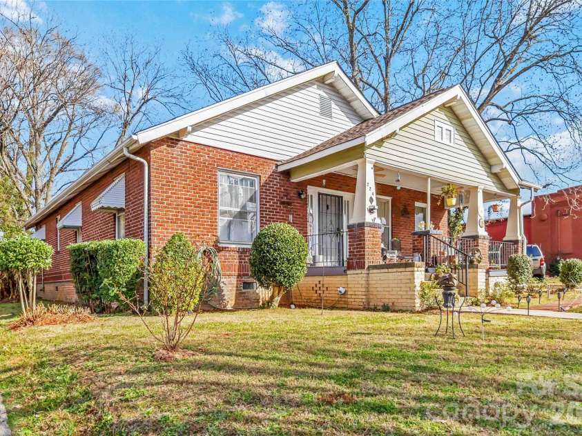 224 Steele Street, Salisbury, NC 28144.  MLS# CAR4327512, YatesRealty ID 15577. 