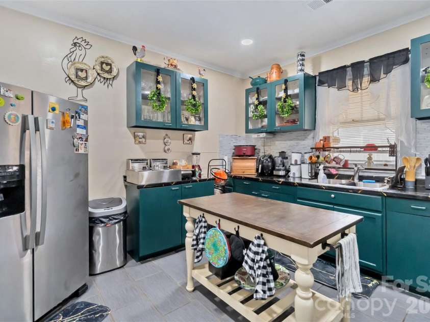 224 Steele Street, Salisbury, NC 28144.  MLS# CAR4327512, YatesRealty ID 15577. 