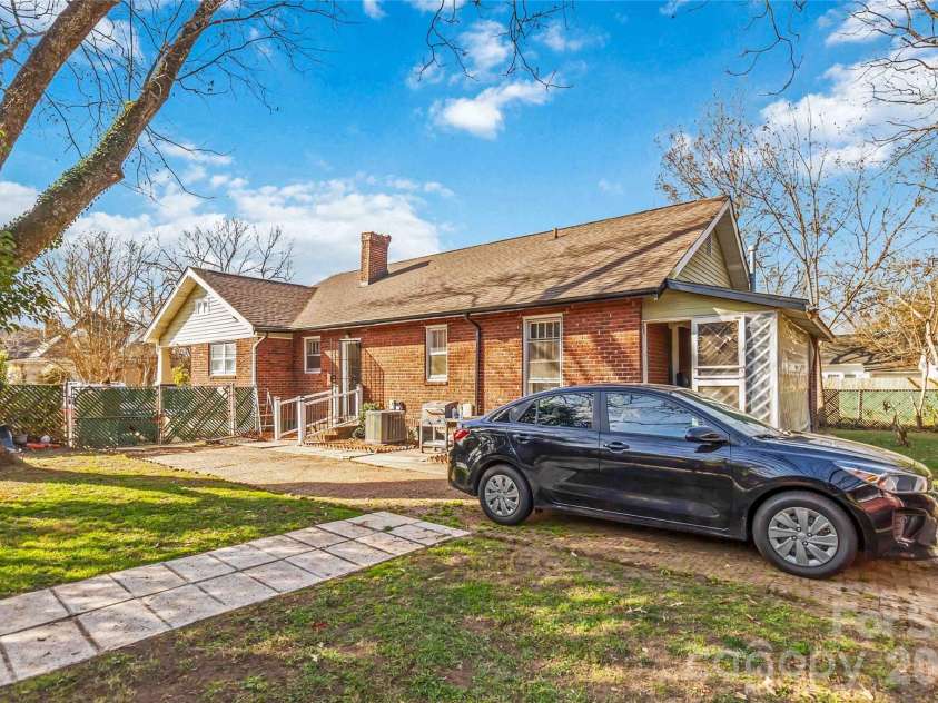 224 Steele Street, Salisbury, NC 28144.  MLS# CAR4327512, YatesRealty ID 15577. 