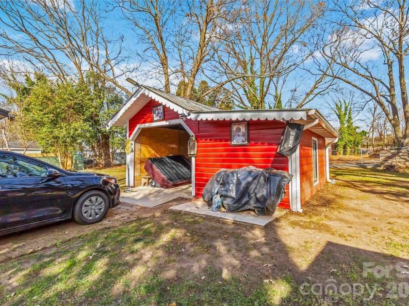 224 Steele Street, Salisbury, NC 28144.  MLS# CAR4327512, YatesRealty ID 15577. 