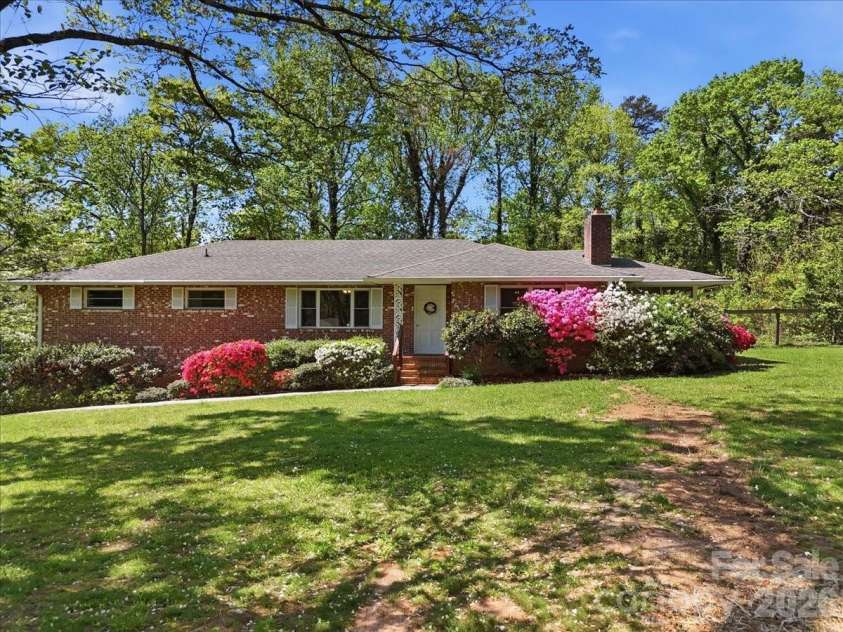 160 Denton Street, Columbus, NC 28722.  MLS# CAR4367933, YatesRealty ID 15579. 