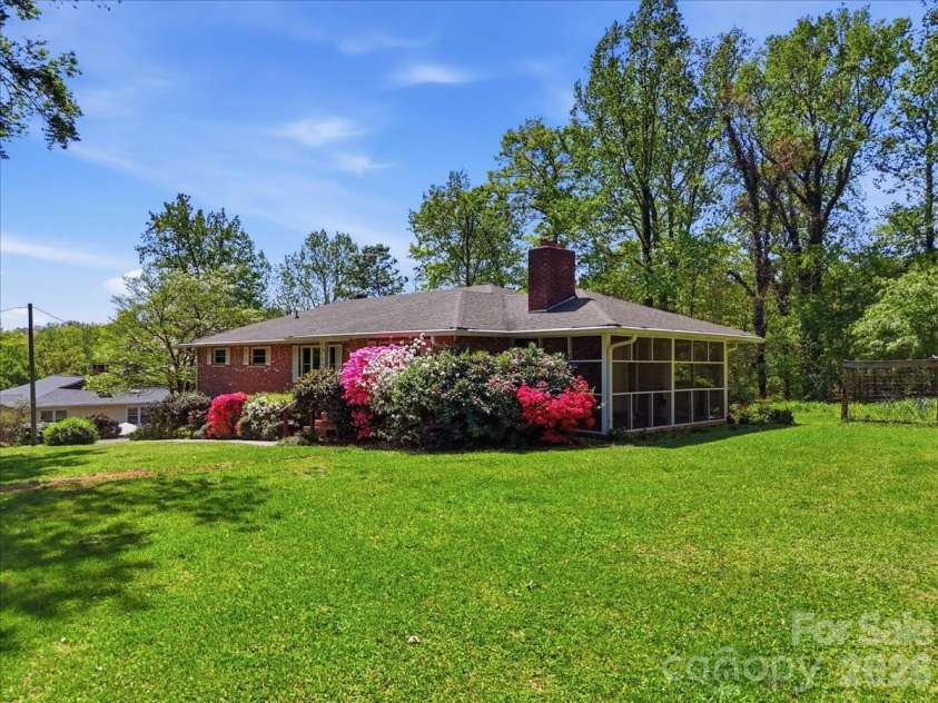 160 Denton Street, Columbus, NC 28722.  MLS# CAR4367933, YatesRealty ID 15579. 