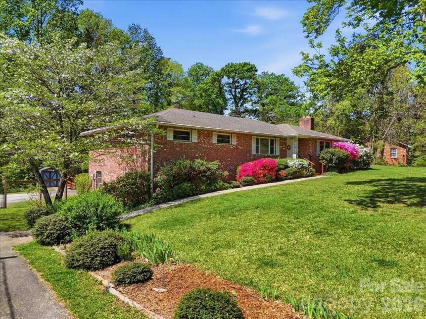 160 Denton Street, Columbus, NC 28722.  MLS# CAR4367933, YatesRealty ID 15579. 