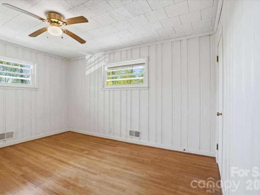 160 Denton Street, Columbus, NC 28722.  MLS# CAR4367933, YatesRealty ID 15579. 