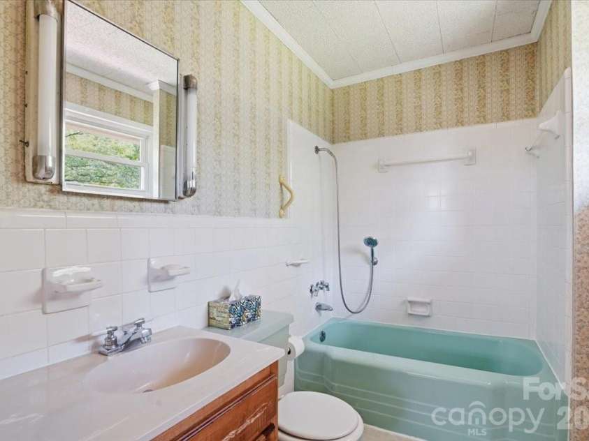 160 Denton Street, Columbus, NC 28722.  MLS# CAR4367933, YatesRealty ID 15579. 