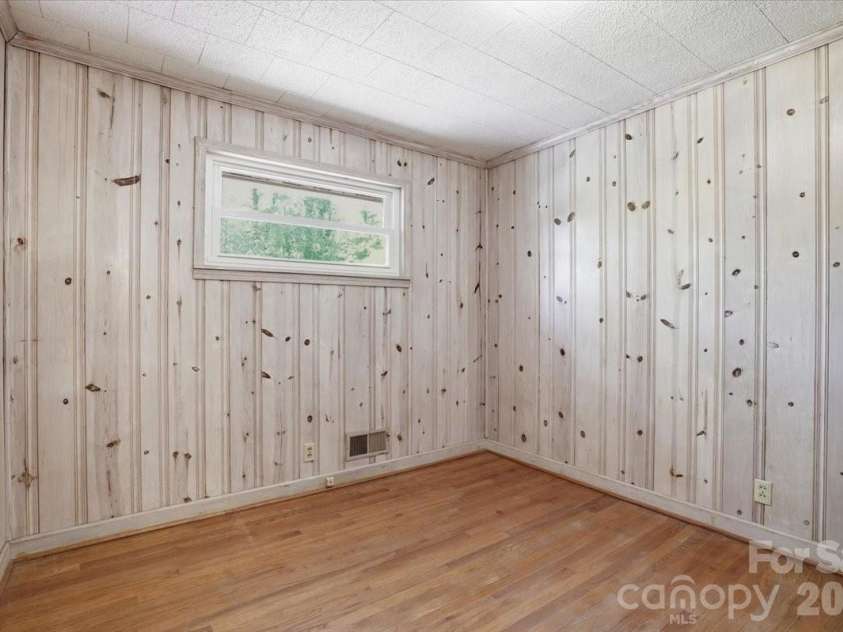 160 Denton Street, Columbus, NC 28722.  MLS# CAR4367933, YatesRealty ID 15579. 