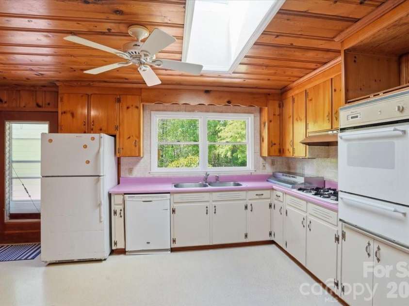 160 Denton Street, Columbus, NC 28722.  MLS# CAR4367933, YatesRealty ID 15579. 