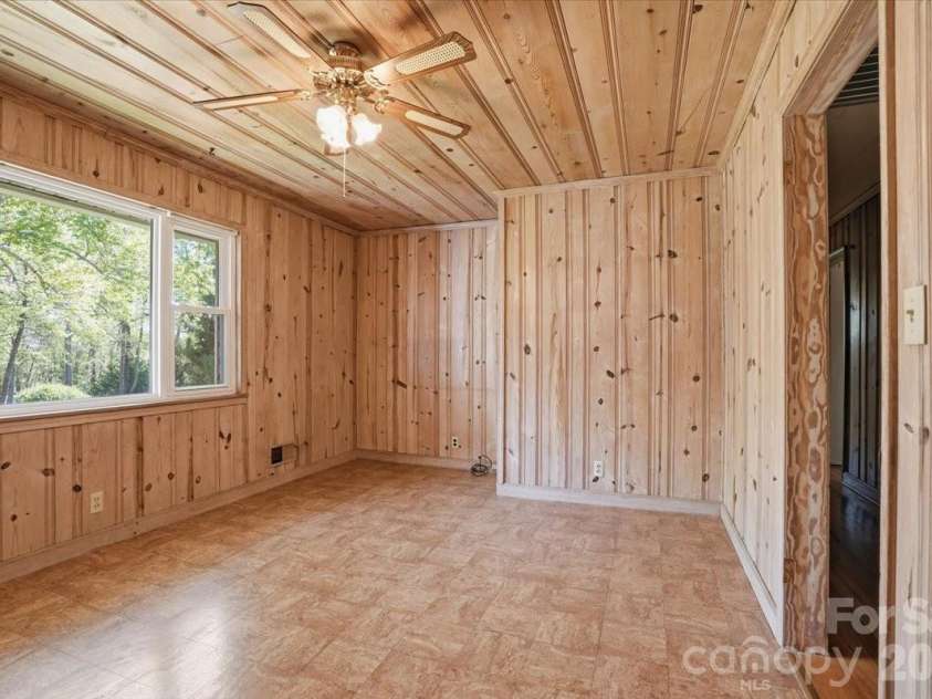 160 Denton Street, Columbus, NC 28722.  MLS# CAR4367933, YatesRealty ID 15579. 