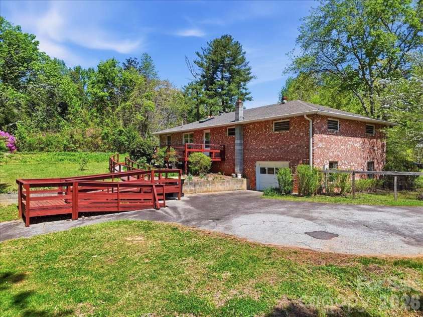 160 Denton Street, Columbus, NC 28722.  MLS# CAR4367933, YatesRealty ID 15579. 