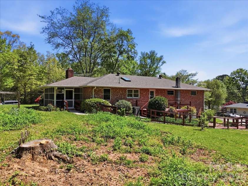 160 Denton Street, Columbus, NC 28722.  MLS# CAR4367933, YatesRealty ID 15579. 