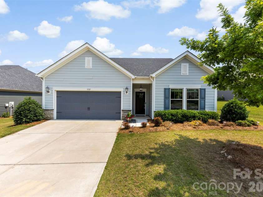 5727 Lavaux Court, Charlotte, NC 28214.  MLS# CAR4338044, YatesRealty ID 1558. 