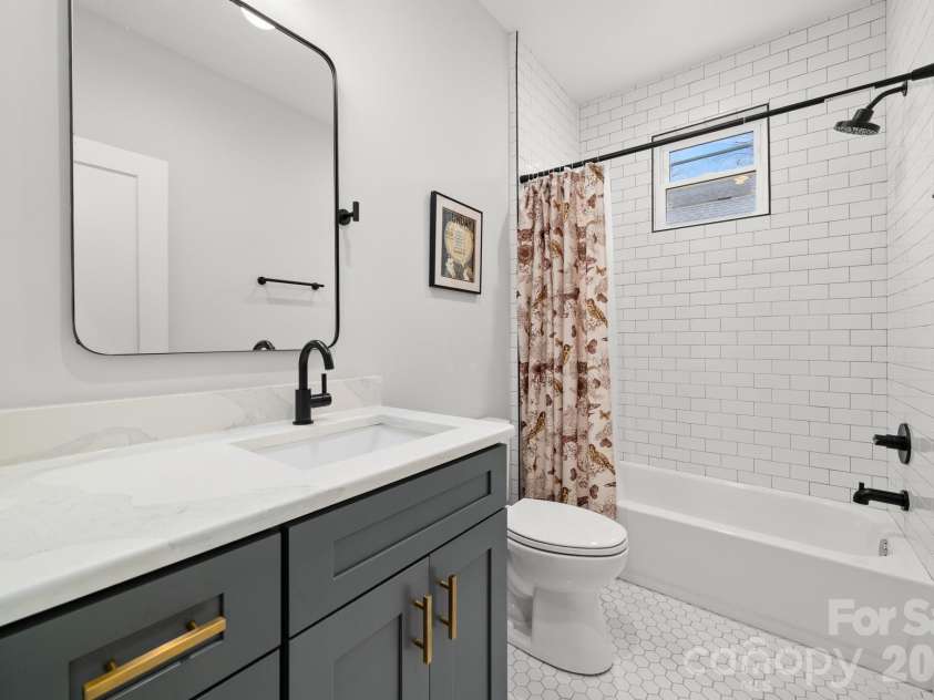 21 Boyd Avenue, Asheville, NC 28806.  MLS# CAR4356260, YatesRealty ID 15580. 