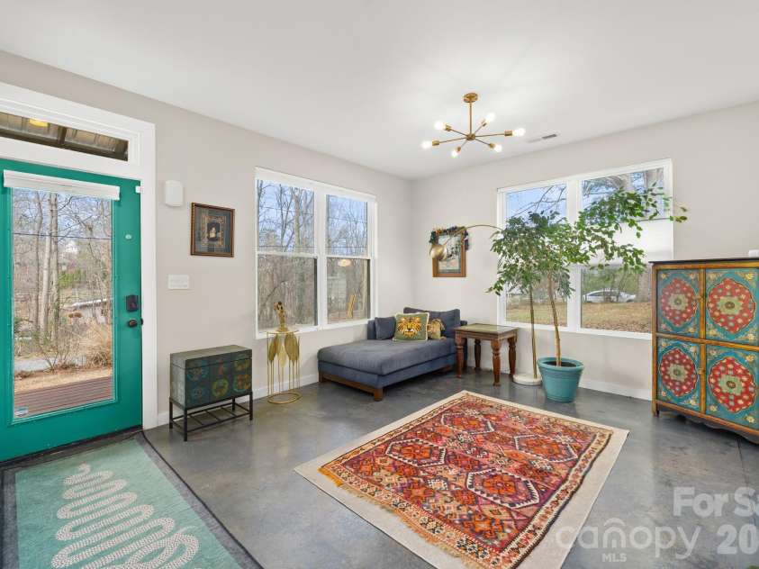 21 Boyd Avenue, Asheville, NC 28806.  MLS# CAR4356260, YatesRealty ID 15580. 
