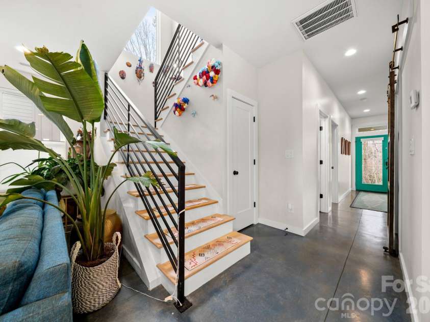 21 Boyd Avenue, Asheville, NC 28806.  MLS# CAR4356260, YatesRealty ID 15580. 