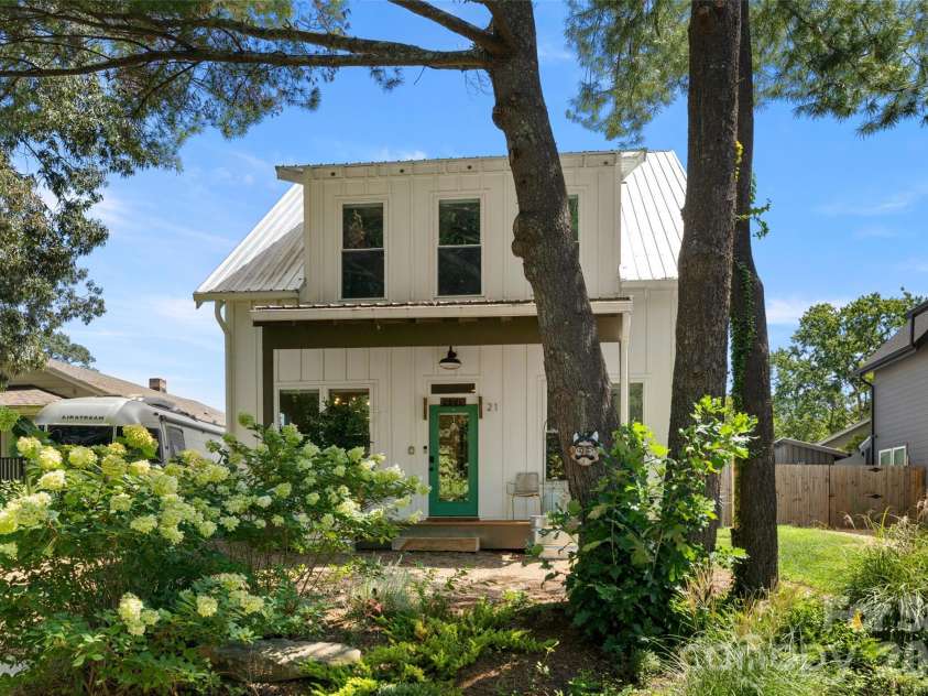 21 Boyd Avenue, Asheville, NC 28806.  MLS# CAR4356260, YatesRealty ID 15580. 