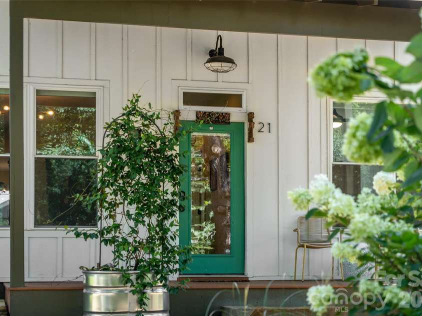 21 Boyd Avenue, Asheville, NC 28806.  MLS# CAR4356260, YatesRealty ID 15580. 