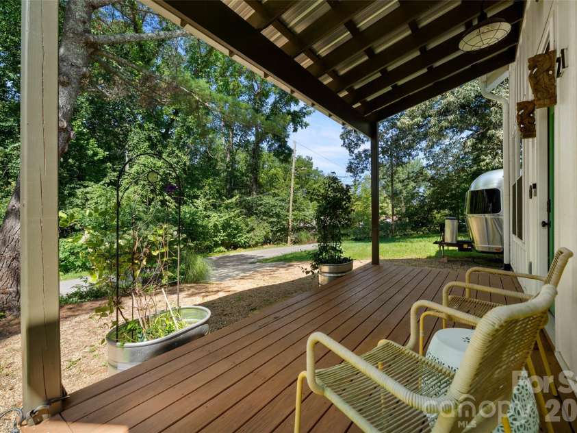 21 Boyd Avenue, Asheville, NC 28806.  MLS# CAR4356260, YatesRealty ID 15580. 