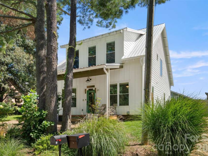 21 Boyd Avenue, Asheville, NC 28806.  MLS# CAR4356260, YatesRealty ID 15580. 