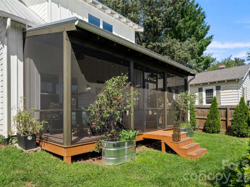 21 Boyd Avenue, Asheville, NC 28806.  MLS# CAR4356260, YatesRealty ID 15580. 