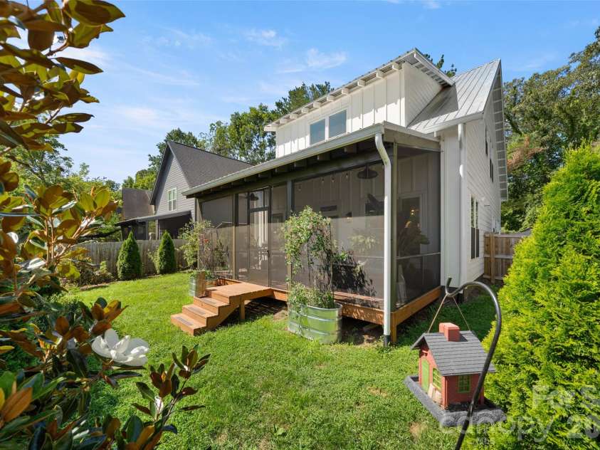 21 Boyd Avenue, Asheville, NC 28806.  MLS# CAR4356260, YatesRealty ID 15580. 