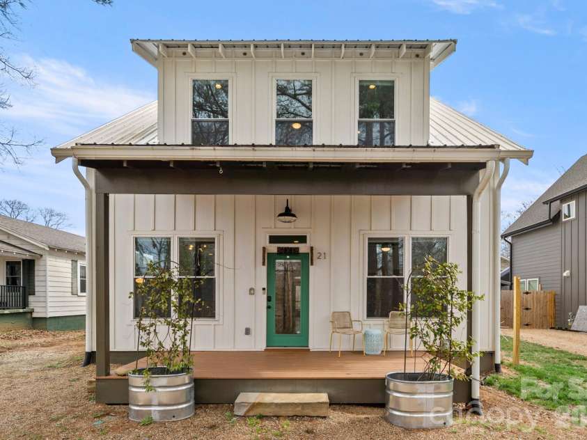 21 Boyd Avenue, Asheville, NC 28806.  MLS# CAR4356260, YatesRealty ID 15580. Two Interior Color Options Just Beyond the Front Door