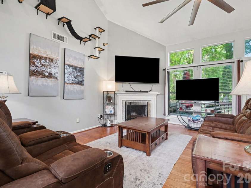 8700 Heather View Court, Charlotte, NC 28216.  MLS# CAR4370631, YatesRealty ID 15581. 