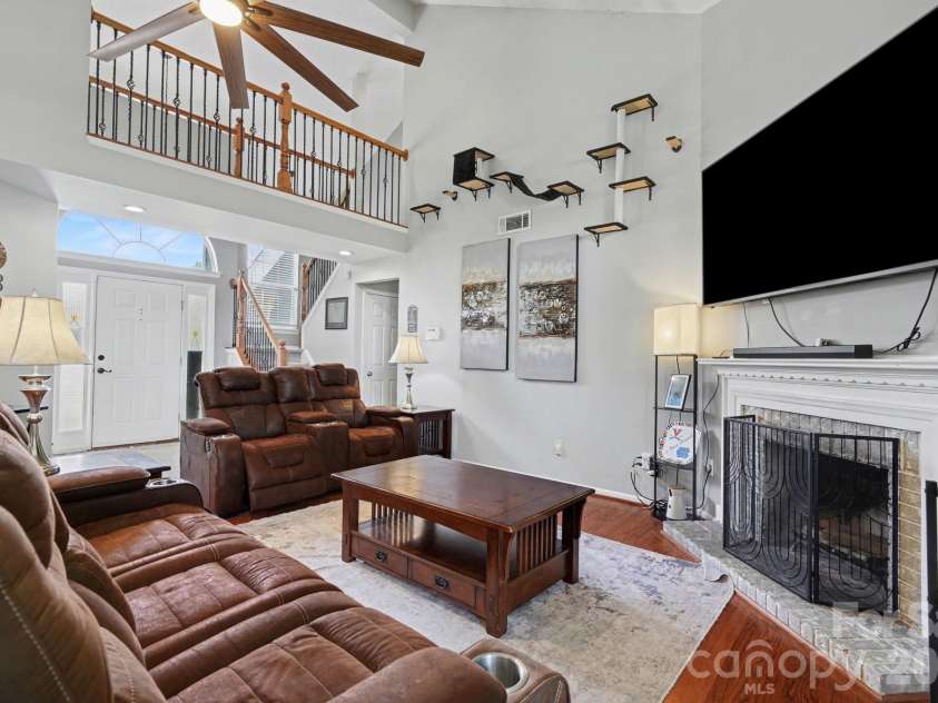 8700 Heather View Court, Charlotte, NC 28216.  MLS# CAR4370631, YatesRealty ID 15581. 