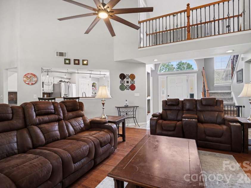 8700 Heather View Court, Charlotte, NC 28216.  MLS# CAR4370631, YatesRealty ID 15581. 