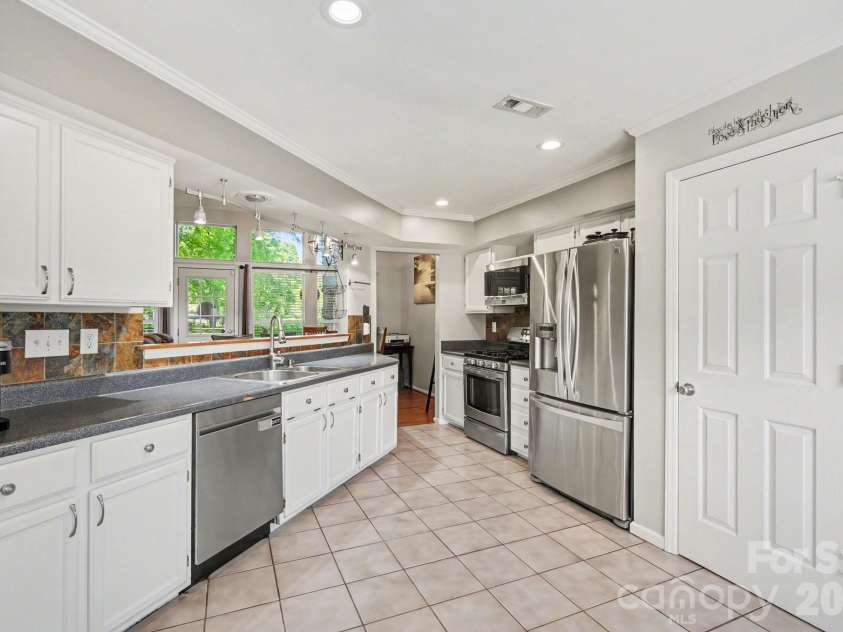 8700 Heather View Court, Charlotte, NC 28216.  MLS# CAR4370631, YatesRealty ID 15581. 