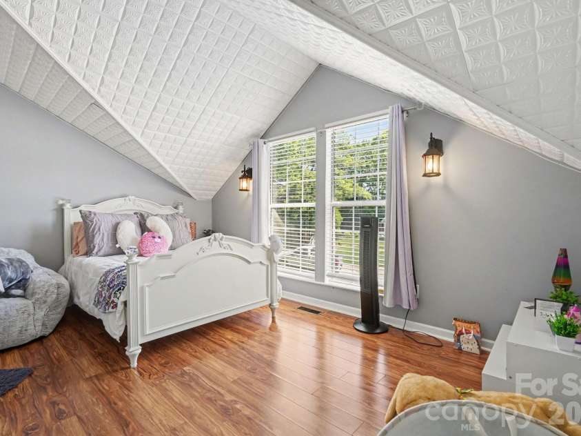 8700 Heather View Court, Charlotte, NC 28216.  MLS# CAR4370631, YatesRealty ID 15581. 