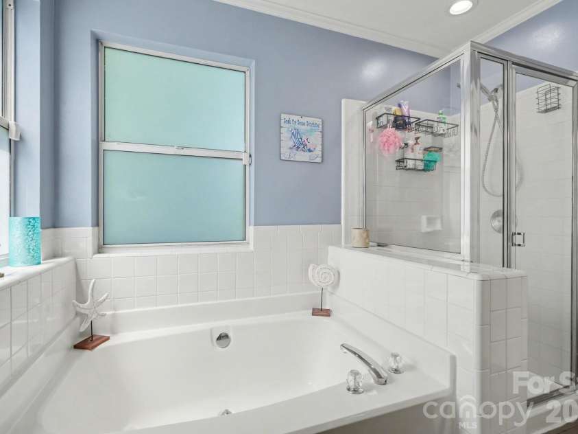 8700 Heather View Court, Charlotte, NC 28216.  MLS# CAR4370631, YatesRealty ID 15581. 