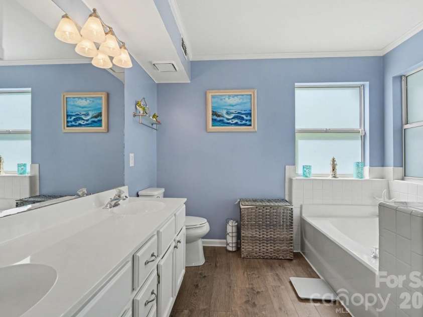 8700 Heather View Court, Charlotte, NC 28216.  MLS# CAR4370631, YatesRealty ID 15581. 