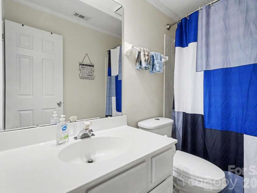 8700 Heather View Court, Charlotte, NC 28216.  MLS# CAR4370631, YatesRealty ID 15581. 
