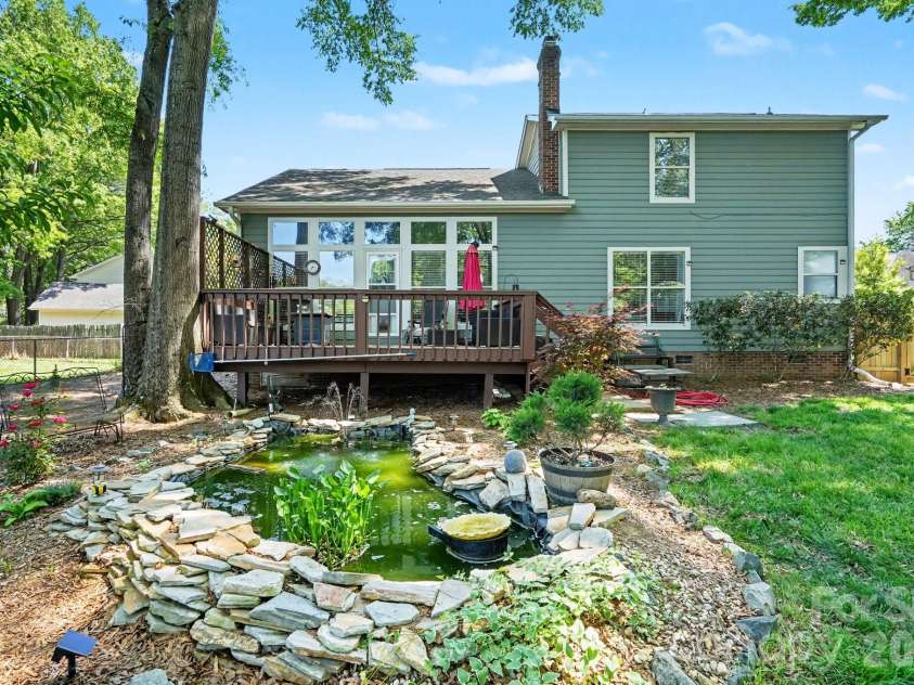 8700 Heather View Court, Charlotte, NC 28216.  MLS# CAR4370631, YatesRealty ID 15581. 