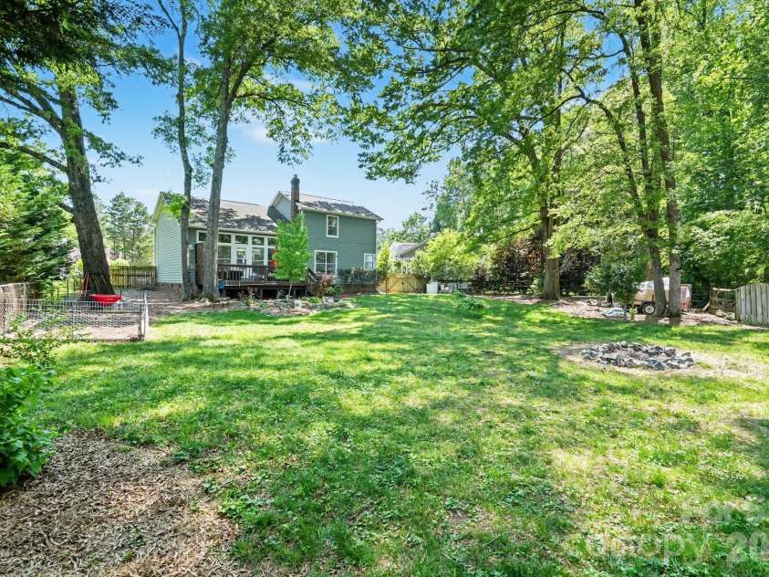 8700 Heather View Court, Charlotte, NC 28216.  MLS# CAR4370631, YatesRealty ID 15581. 