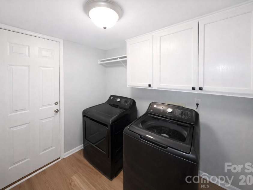 8700 Heather View Court, Charlotte, NC 28216.  MLS# CAR4370631, YatesRealty ID 15581. 