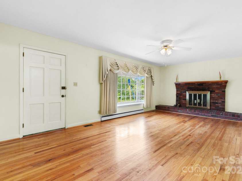 713 Crozet Street, Valdese, NC 28690.  MLS# CAR4258235, YatesRealty ID 15582. 