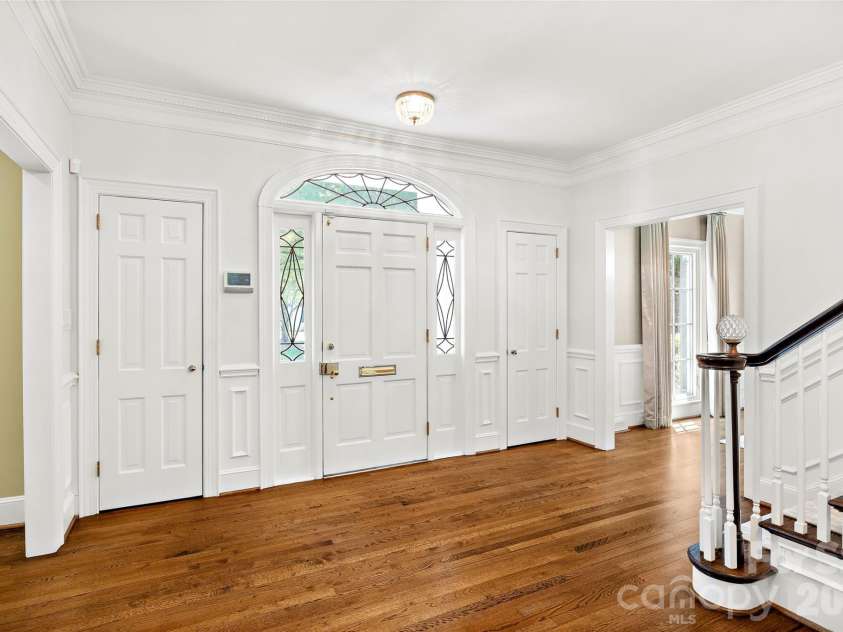 2514 Beretania Circle, Charlotte, NC 28211.  MLS# CAR4373234, YatesRealty ID 15583. 