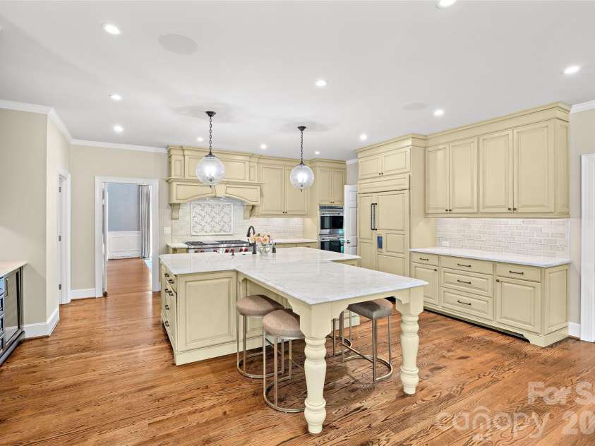 2514 Beretania Circle, Charlotte, NC 28211.  MLS# CAR4373234, YatesRealty ID 15583. 