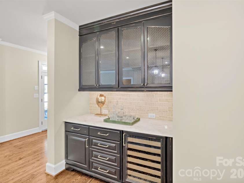 2514 Beretania Circle, Charlotte, NC 28211.  MLS# CAR4373234, YatesRealty ID 15583. 