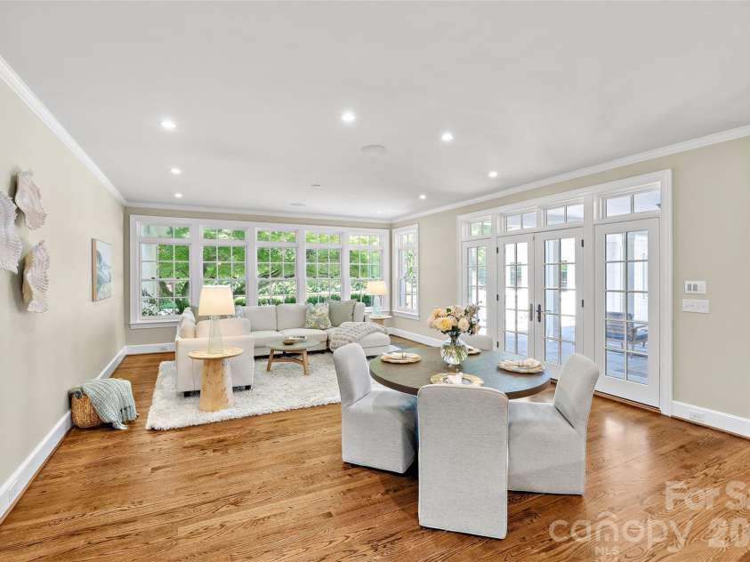 2514 Beretania Circle, Charlotte, NC 28211.  MLS# CAR4373234, YatesRealty ID 15583. 