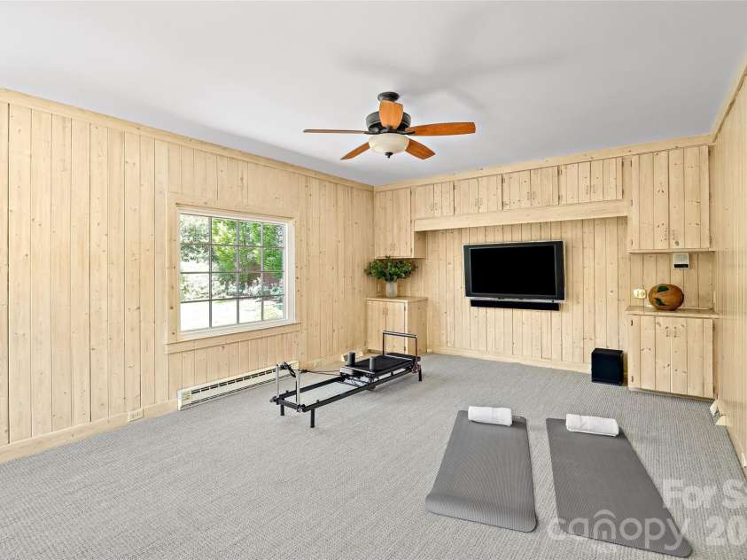 2514 Beretania Circle, Charlotte, NC 28211.  MLS# CAR4373234, YatesRealty ID 15583. 