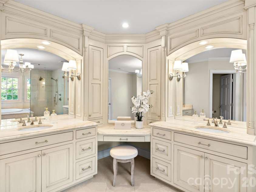 2514 Beretania Circle, Charlotte, NC 28211.  MLS# CAR4373234, YatesRealty ID 15583. 