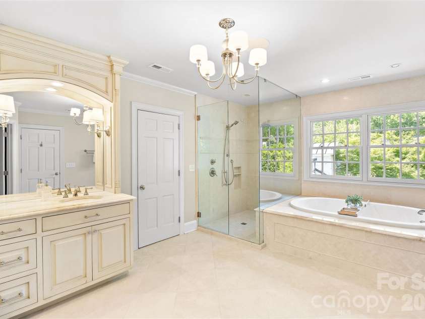 2514 Beretania Circle, Charlotte, NC 28211.  MLS# CAR4373234, YatesRealty ID 15583. 