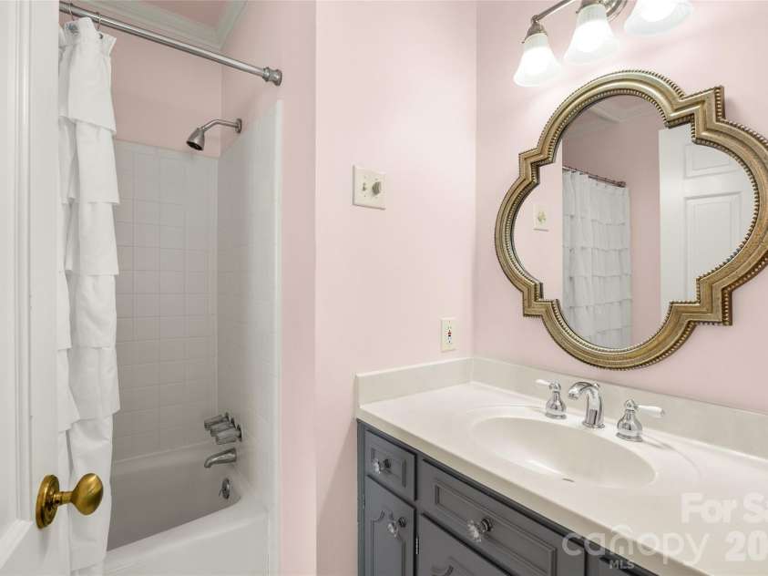 2514 Beretania Circle, Charlotte, NC 28211.  MLS# CAR4373234, YatesRealty ID 15583. 