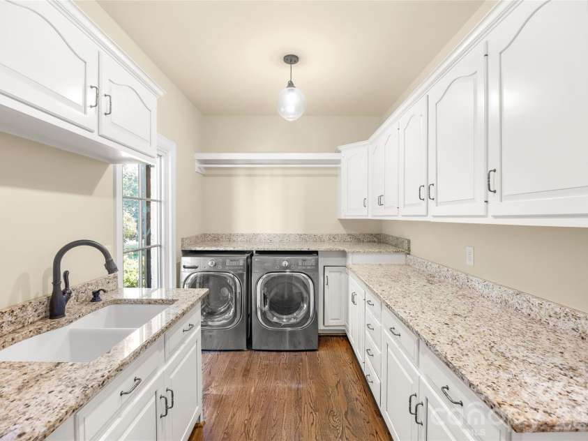 2514 Beretania Circle, Charlotte, NC 28211.  MLS# CAR4373234, YatesRealty ID 15583. 