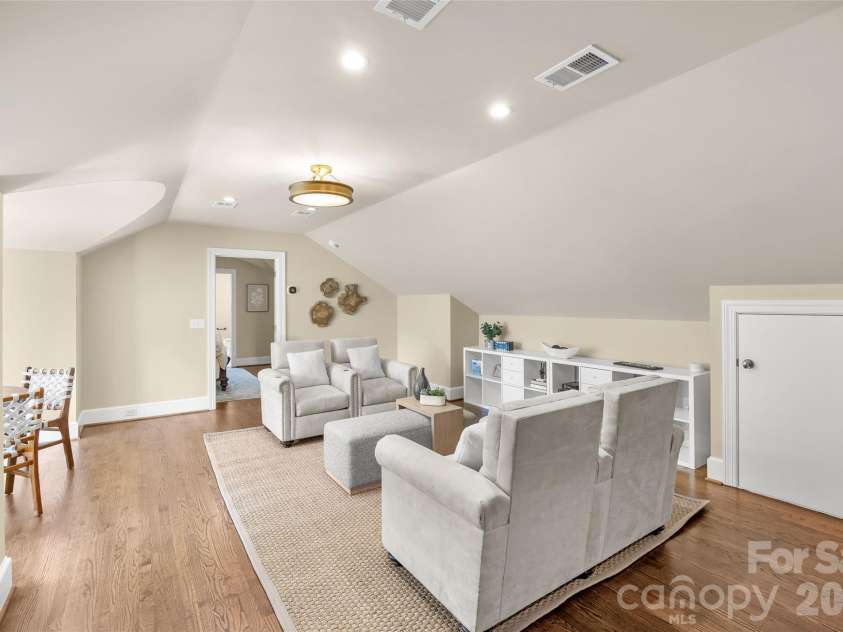 2514 Beretania Circle, Charlotte, NC 28211.  MLS# CAR4373234, YatesRealty ID 15583. 